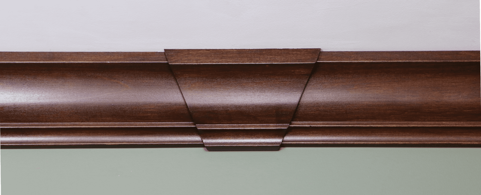 A close up of the top of a wooden shelf